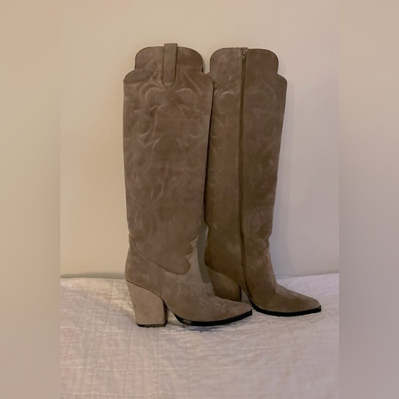 JEFFREY CAMPBELL Amigos Lo Boots in Taupe Suede - Picture 3 of 7